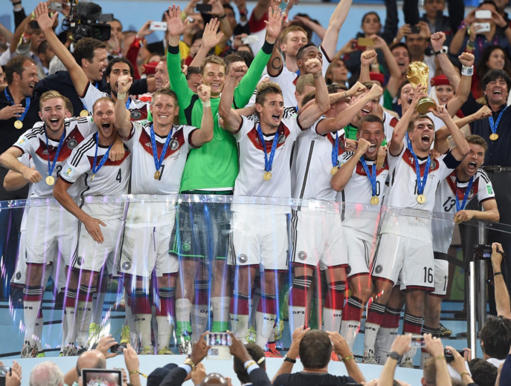 WM-Weltmeister-Jubel-Pokal-Mannschaft-Finale_image_1200.jpg