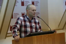Лекция "Вкусно или нравится, далеко или близко: как язык делает нас главными"