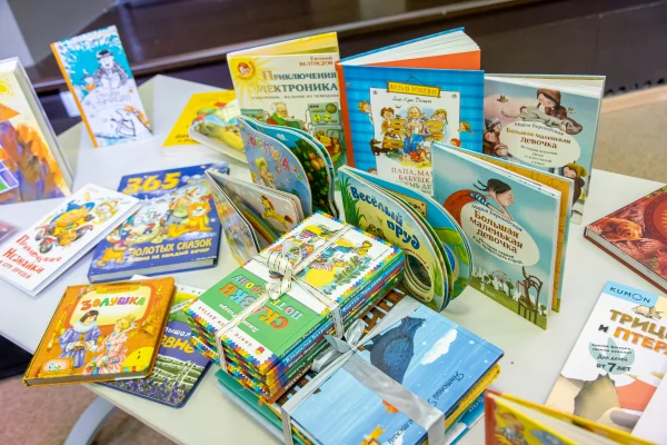Более 1000 книг собрали постоянные читатели библиотеки, блогеры и активные жители города в рамках акции «Дарите книги с любовью»
