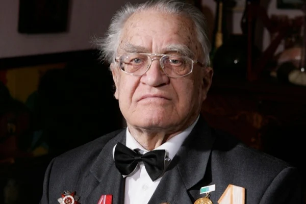 98 лет академику Влаилю Петровичу Казначееву 