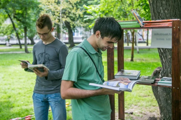 Библиотека на траве